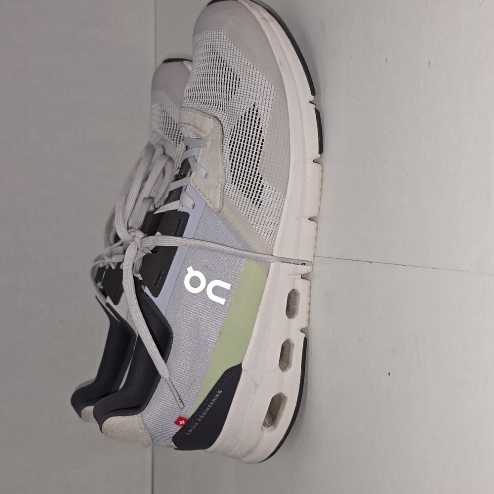 On Clouds Sneakers - Picture 7 of 14